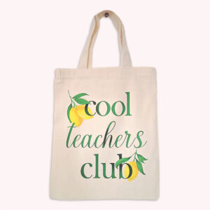 linnen tasje bedrukt met de tekst cool teachers club in groene letters. Op de achtergrond een paar citroentjes