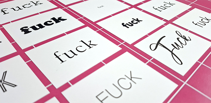 Fucks to give. Kleine kaartjes met hierop het woord fuck, om weg te geven. In een zakje